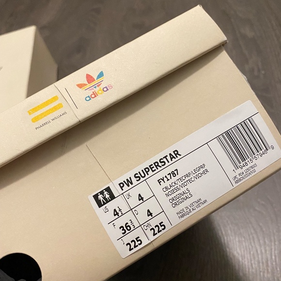 Adidas Pharrell Williams Superstar Shoe - Size 6 - Picture 13 of 13
